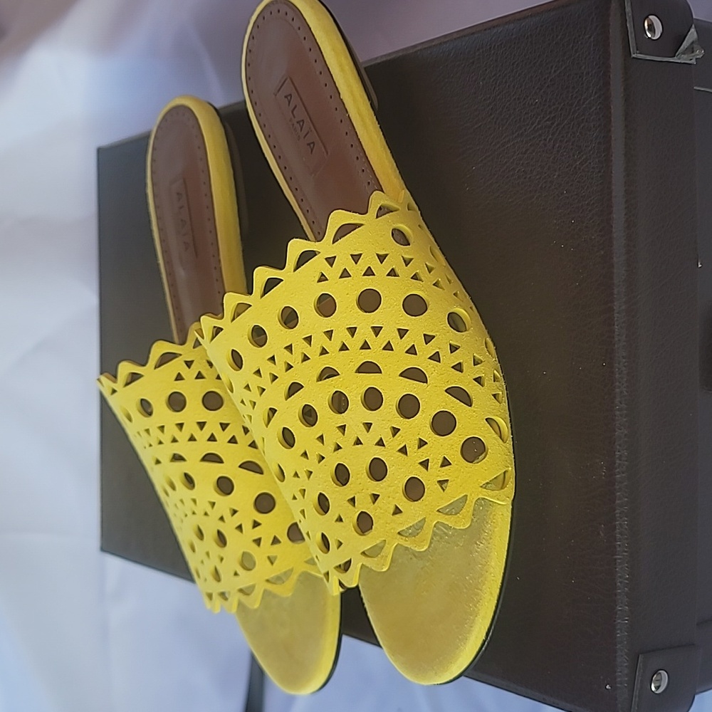 ALAIA SANDALS